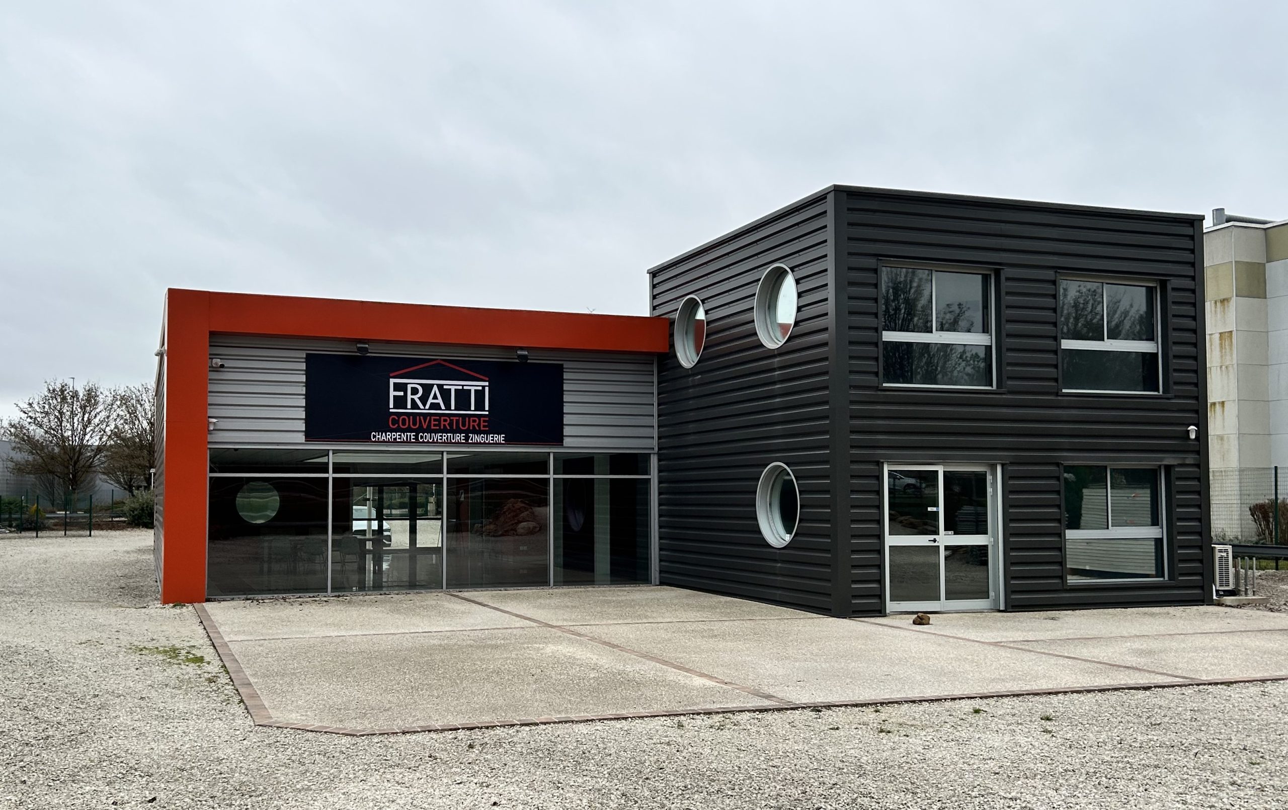 Façade de l'entreprise Fratti Couverture