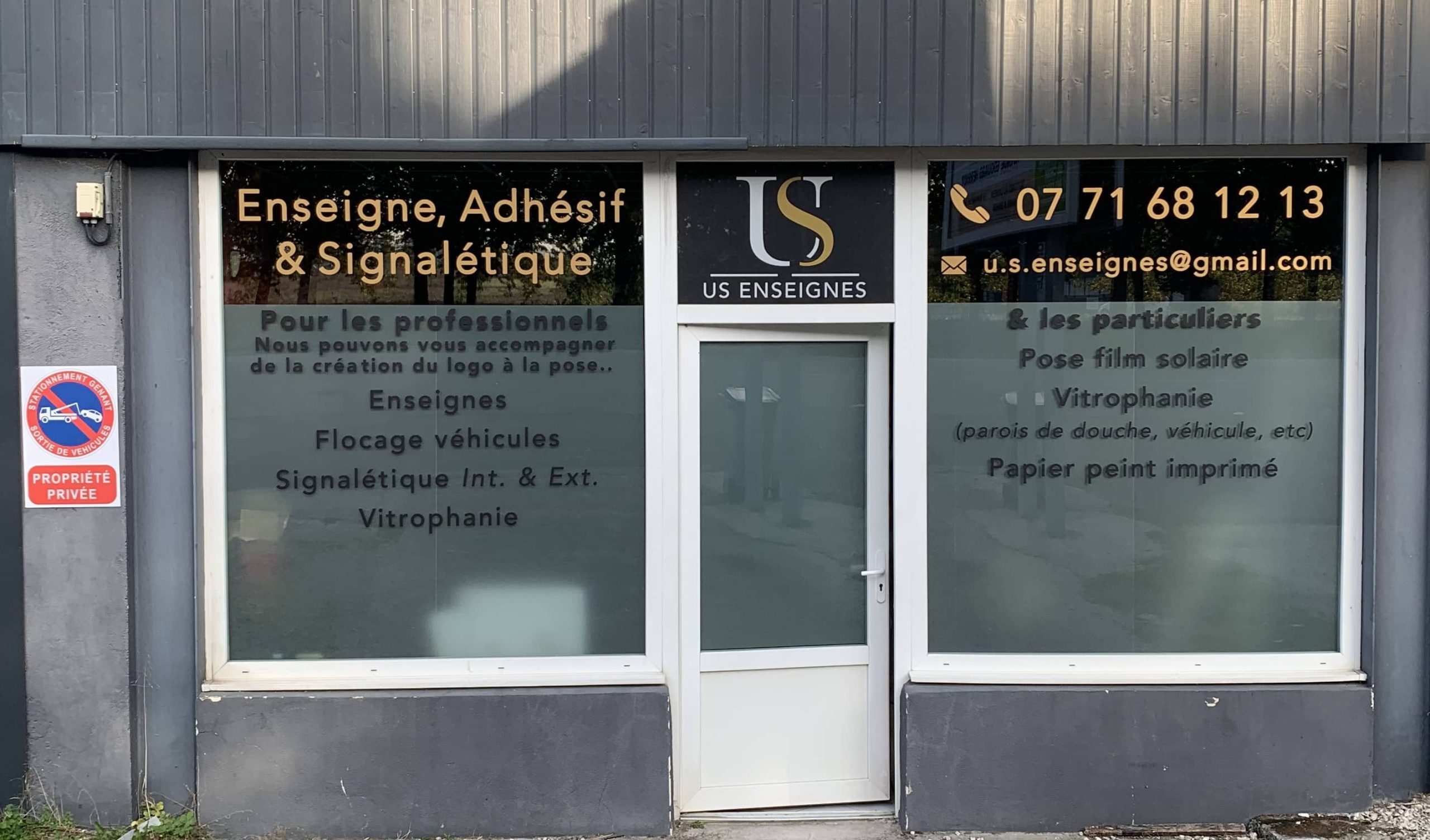 Façade de l’atelier US Enseignes à Creney-près-Troyes spécialisé en signalétique et adhésifs
